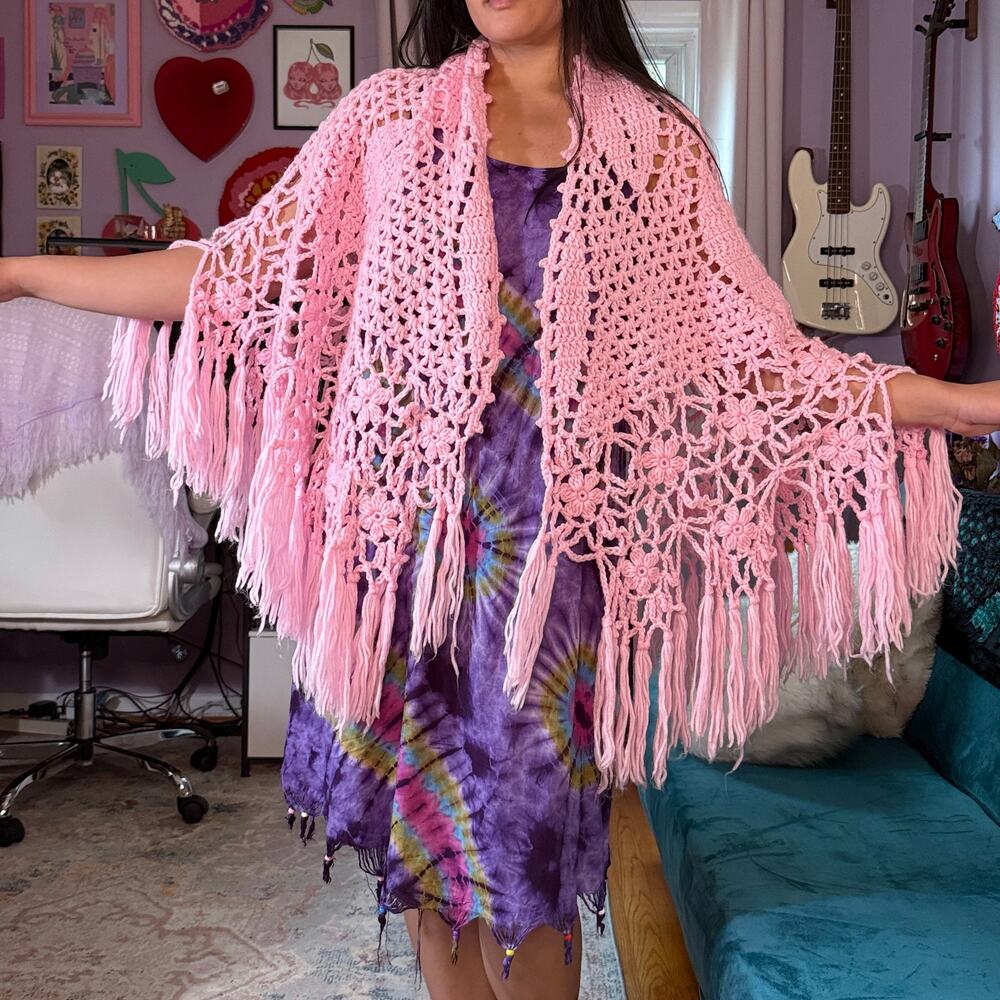 Vintage 80s / 90s coquette / cottagecore pink knit shawl wrap